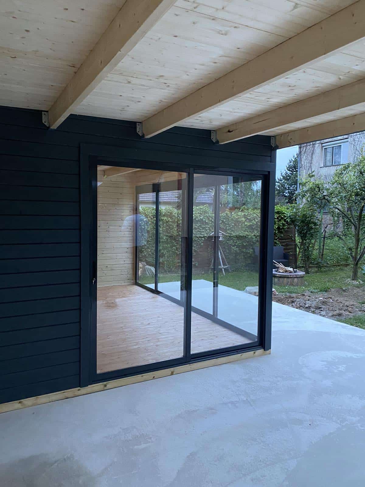 Modern_homeoffice_faház_terasszal_Weka412