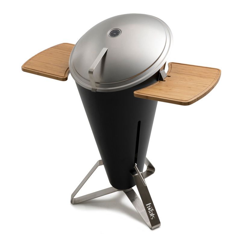 Höfats_grill_Cone_bbq_oldal_asztalokkal